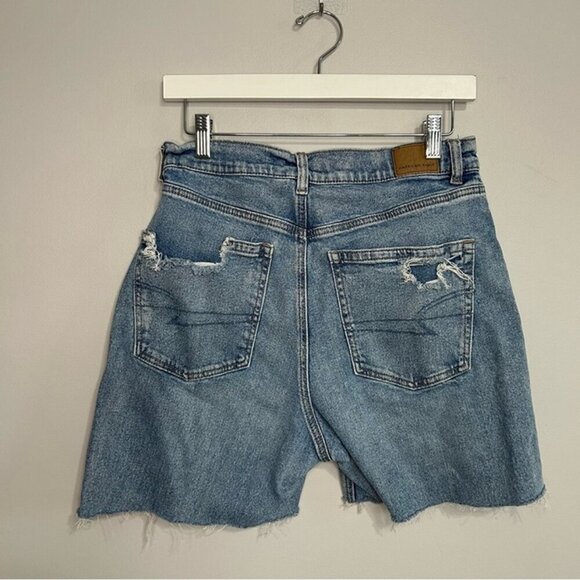 American Eagle Outfitters Women's Blue Distressed Raw Hem Jean Shorts Size 8 - Picture 3 of 4